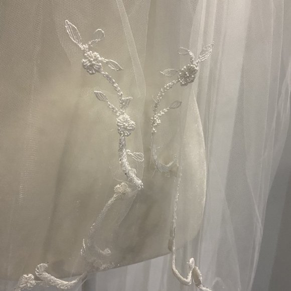 Wedding Veil - Picture 3 of 4